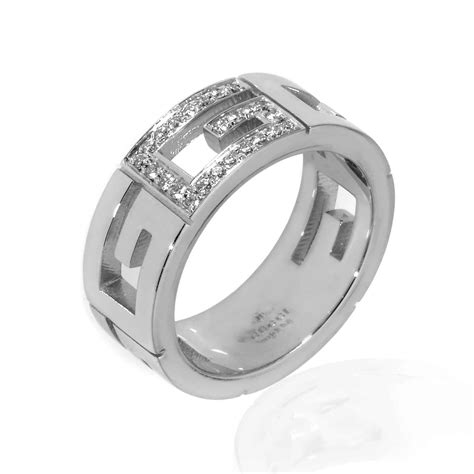 gucci 18k white gold ring.